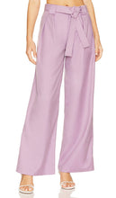 L'Academie Rylee Pant in Purple - Pantalon Rylee L'Academie en violet - L'Academie Rylee 紫色长裤 - L'Academie Rylee Hose in Lila - L'Academie Rylee 팬츠 색상 - Pantaloni Rylee dell'Academie in viola