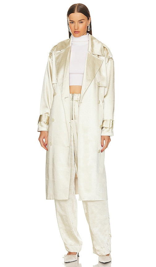 L'Academie Sol Trench Coat in Ivory - Trench L'Académie Sol en Ivoire - L'Academie Sol 象牙色风衣 - L'Academie Sol Trenchcoat in Elfenbein - L'Academie 솔 트렌치코트 색상 - Trench L'Academie Sol in avorio