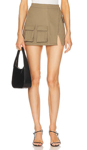 L'Academie by Marianna Ashlia Stretch Cotton Mini Skort in Olive - L'Academie by Marianna Ashlia - Mini-jupe-short en coton extensible - Olive - L'Academie by Marianna Ashli​​a 橄榄色弹力棉质迷你裙裤 - L'Academie by Marianna Ashlia Mini-Skort aus Stretch-Baumwolle in Oliv - L'Academie by Marianna Ashlia 스트레치 코튼 미니 스커트 올리브 색상 - Mini gonna L'Academie di Marianna Ashlia in cotone elasticizzato in verde oliva