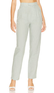 L'Academie the Alaina Pant in Sage - L'Académie le Pantalon Alaina en Sauge - L'Academie the Alaina 鼠尾草长裤 - L'Academie die Alaina Hose in Salbei - L'Academie the Alaina 팬츠 - L'Academie Alaina Pant in salvia