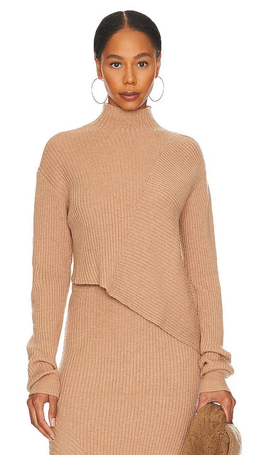 L'Academie Leola Mock Neck Sweater in Tan - L'Academie - Pull à col montant Leola en beige - L'Academie Leola 黄褐色小高领毛衣 - L'Academie Leola Stehkragenpullover in Hellbraun - L'Academie Leola 모크넥 스웨터(탠 색상) - Maglione a collo alto L'Academie Leola color marrone chiaro