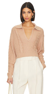 L'Academie x Lindsi Lane Miles Cable Pullover in Blush - L'Academie x Lindsi Lane - Pull torsadé Miles - Blush - L'Academie x Lindsi Lane Miles 粉色套头衫 - L'Academie x Lindsi Lane Miles Zopfpullover in Blush - L'Academie x Lindsi Lane Miles 케이블 풀오버 in 블러시 - Maglione a trecce L'Academie x Lindsi Lane Miles color cipria