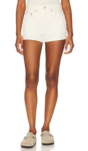 LEVI'S 501 Original Short in White - Short LEVI'S 501 original en blanc - LEVI'S 501 Original 白色短裤 - LEVI'S 501 Original Short in Weiß - LEVI'S 501 오리지널 쇼트 화이트 색상 - Pantaloncini originali LEVI'S 501 in bianco