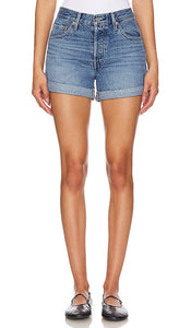 LEVI'S 501 Rolled Short in Blue - Short roulé LEVI'S 501 en bleu - LEVI'S 501 蓝色卷边短裤 - LEVI'S 501 Rolled Short in Blau - LEVI'S 501 롤 쇼트 블루 색상 - LEVI'S 501 corto arrotolato in blu
