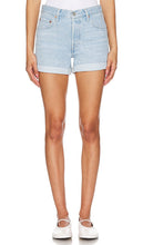 LEVI'S 501 Rolled Short in Blue - Short roulé LEVI'S 501 en bleu - LEVI'S 501 蓝色卷边短裤 - LEVI'S 501 Rolled Short in Blau - LEVI'S 501 롤 쇼트 블루 색상 - LEVI'S 501 corto arrotolato in blu