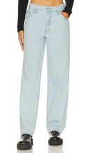 LEVI'S Baggy Dad in Blue - LEVI'S Baggy Dad en bleu - LEVI'S 蓝色宽松爸爸 - LEVI'S Baggy Dad in Blau - LEVI'S 블루 배기 아빠 - LEVI'S Baggy Dad in blu