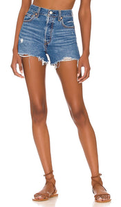 LEVI'S Ribcage Short in Blue - Short cage thoracique LEVI'S en bleu - LEVI'S 蓝色 Ribcage 短裤 - LEVI'S Ribcage Short in Blau - LEVI'S 립케이지 쇼츠 블루 색상 - Pantaloncini toracici LEVI'S in blu