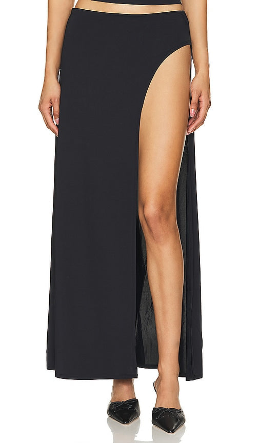 LIONESS Merci Skirt in Black - Jupe LIONESS Merci en noir - LIONESS Merci 黑色半身裙 - Löwin Merci Rock in Schwarz - LIONESS Merci 스커트블랙 색상 - Gonna LIONESS Merci in nero