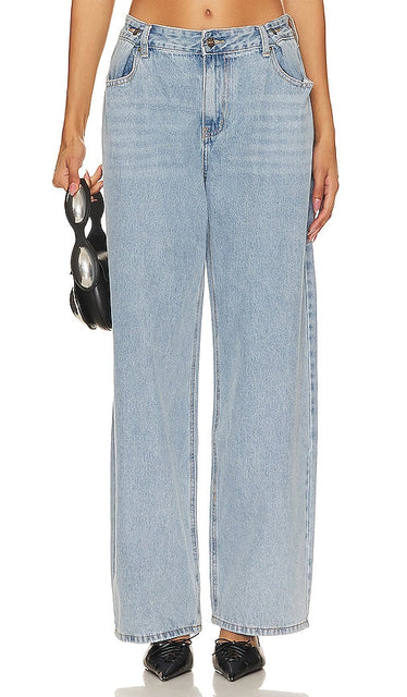 LIONESS She's All That Wide Leg in Blue - LIONESS Elle a des jambes très larges en bleu - 狮子，她穿着蓝色的宽腿 - LÖWIN Sie ist so breitbeinig in Blau - LIONESS 블루 색상의 She's All That Wide Leg - LEONESSA Ha tutta quella gamba larga vestita di blu