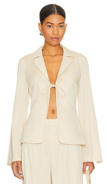 LPA Franca Tie Front Blazer Top in Ivory - LPA - Franca - Haut blazer noué sur le devant - Ivoire - LPA Franca 象牙色正面系带西装上衣 - LPA Franca Blazer-Oberteil zum Binden vorne in Elfenbein - LPA Franca 타이 프론트 블레이저 탑 색상 - Top blazer con cravatta LPA Franca sul davanti in avorio