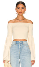 LPA Nalle Off Shoulder Sweater in Ivory - LPA Nalle - Pull à épaules dénudées en ivoire - LPA Nalle 象牙色露肩毛衣 - Schulterfreier Pullover „Nalle“ von LPA in Elfenbein - LPA Nalle 오프 숄더 스웨터 아이보리 색상 - Maglione con spalle scoperte LPA Nalle in avorio