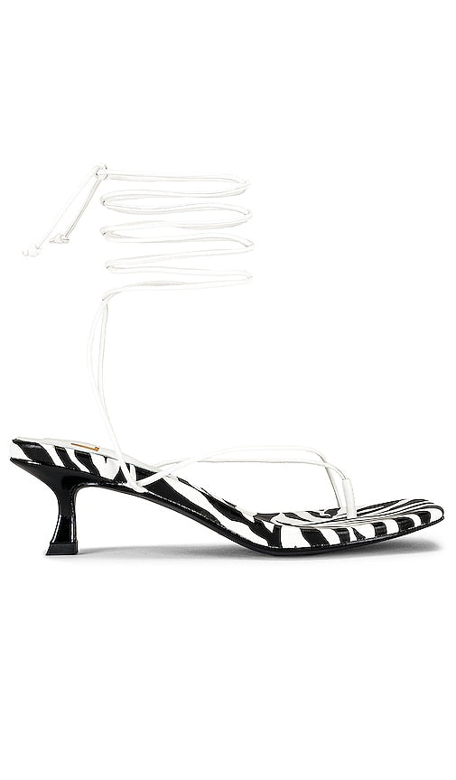LPA Zoe Kitten Heel in White - LPA Zoe Kitten Heel en blanc - LPA Zoe 白色猫跟鞋 - LPA Zoe Kitten Heel in Weiß - LPA Zoe 키튼 힐 화이트 색상 - Tacco LPA Zoe Kitten in bianco
