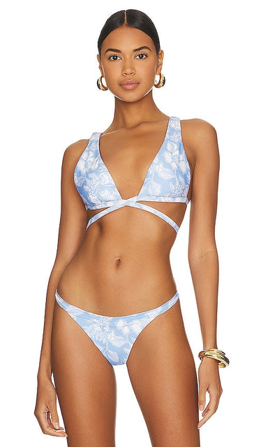 LSPACE Avery Bikini Top in Baby Blue - Haut de bikini LSPACE Avery en bleu bébé - LSPACE Avery 淡蓝色比基尼上衣 - LSPACE Avery Bikinioberteil in Babyblau - LSPACE AVERY 비키니 탑 - Top bikini LSPACE Avery in blu baby