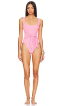 LSPACE Balboa Classic One Piece in Pink - LSPACE Balboa Classic One Piece en rose - LSPACE Balboa 经典粉色一件 - LSPACE Balboa Classic Einteiler in Rosa - LSPACE Balboa 클래식 원피스 핑크 색상 - LSPACE Balboa Costume intero classico in rosa