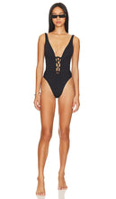 LSPACE Belle One Piece in Black - LSPACE Belle une pièce en noir - LSPACE Belle 黑色一件 - LSPACE Belle Einteiler in Schwarz - LSPACE BELLE 원피스 블랙 색상 - LSPACE Costume intero Belle in nero