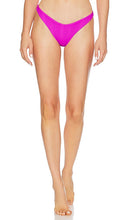 LSPACE Cabana Bikini Bottom in Fuchsia - Bas de bikini LSPACE Cabana en fuchsia - LSPACE Cabana 紫红色比基尼泳裤 - LSPACE Cabana-Bikinihose in Fuchsia - LSPACE 카바나 비키니 하의 - Slip bikini LSPACE Cabana in fucsia