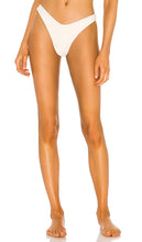 LSPACE Cabana Bikini Bottom in White - Bas de bikini LSPACE Cabana en blanc - LSPACE Cabana 白色比基尼泳裤 - LSPACE Cabana-Bikinihose in Weiß - LSPACE 카바나 비키니 하의 화이트 색상 - Slip bikini LSPACE Cabana in bianco