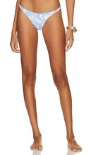 LSPACE Camdyn Bikini Bottom in Baby Blue - Bas de bikini LSPACE Camdyn en bleu bébé - LSPACE Camdyn 淡蓝色比基尼泳裤 - LSPACE Camdyn Bikinihose in Babyblau - LSPACE Camdyn 비키니 하의 - Slip bikini LSPACE Camdyn in blu baby