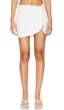 LSPACE Capri Skirt in White - Jupe Capri LSPACE en Blanc - LSPACE 白色七分裙 - LSPACE Caprirock in Weiß - LSPACE 카프리 스커트 화이트 색상 - Gonna Capri LSPACE in bianco