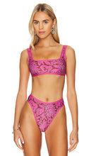 LSPACE Fused Ace Bikini Top in Fuchsia - Haut de bikini LSPACE Fused Ace en fuchsia - LSPACE Fused Ace 紫红色比基尼上衣 - LSPACE Fused Ace Bikinioberteil in Fuchsia - LSPACE Fused Ace 비키니 탑 - Top bikini LSPACE con asso fuso in fucsia