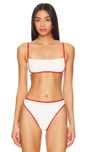 LSPACE Hazel Bikini Top in White - Haut de bikini LSPACE Hazel en blanc - LSPACE 白色淡褐色比基尼上衣 - LSPACE Hazel Bikinioberteil in Weiß - LSPACE 헤이즐 비키니 탑 화이트 색상 - Top bikini nocciola LSPACE in bianco