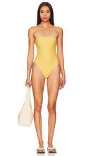 LSPACE La Femme Sunrise Seashell One Piece in Yellow - LSPACE La Femme Sunrise Seashell une pièce en jaune - LSPACE La Femme Sunrise 贝壳一件（黄色） - LSPACE La Femme Sunrise Seashell Einteiler in Gelb - LSPACE La Femme 선라이즈 씨쉘 원피스 옐로우 색상 - LSPACE La Femme Sunrise Seashell Costume intero in giallo