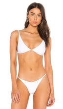 LSPACE Millie Bikini Top in White - Haut de bikini LSPACE Millie en blanc - LSPACE Millie 白色比基尼上衣 - LSPACE Millie Bikinioberteil in Weiß - LSPACE Millie 비키니 탑 화이트 색상 - Top bikini LSPACE Millie in bianco