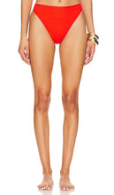 LSPACE Nora Bitsy High Waist Bottom in Red - Bas taille haute LSPACE Nora Bitsy en rouge - LSPACE Nora Bitsy 红色高腰底裤 - LSPACE Nora Bitsy High Waist Bottom in Rot - LSPACE Nora Bitsy 하이웨이스트 보텀 레드 색상 - LSPACE Nora Bitsy Pantaloni a vita alta in rosso