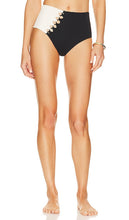 LSPACE Solstice Bikini Bottom in Black, White - Bas de bikini LSPACE Solstice en noir, blanc - LSPACE Solstice 黑色、白色比基尼泳裤 - LSPACE Solstice Bikinihose in Schwarz, Weiß - LSPACE Solstice 비키니 하의 블랙, 화이트 색상 - Fondo bikini LSPACE Solstice in nero, bianco