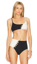 LSPACE Solstice Bikini Top in Black, White - Haut de bikini LSPACE Solstice en noir, blanc - LSPACE Solstice 黑色、白色比基尼上衣 - LSPACE Solstice Bikinioberteil in Schwarz, Weiß - LSPACE Solstice 비키니 탑 블랙, 화이트 색상 - Top bikini LSPACE Solstice in nero, bianco