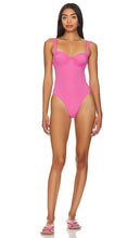 LSPACE x Hanna Montazami Halsey One Piece in Pink - LSPACE x Hanna Montazami Halsey une pièce en rose - LSPACE x Hanna Montazami Halsey 粉色一件 - LSPACE x Hanna Montazami Halsey Einteiler in Rosa - LSPACE x Hanna Montazami 할시 원피스 핑크 - LSPACE x Hanna Montazami Halsey Costume intero in rosa
