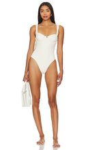 LSPACE x Hanna Montazami Halsey One Piece in White - LSPACE x Hanna Montazami Halsey une pièce en blanc - LSPACE x Hanna Montazami Halsey 白色一件 - LSPACE x Hanna Montazami Halsey Einteiler in Weiß - LSPACE x Hanna Montazami 할시 원피스 화이트 색상 - LSPACE x Hanna Montazami Halsey Costume intero in bianco