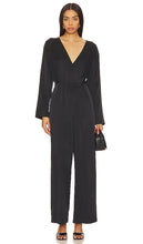 LUNYA Silk Long Sleeve Jumpsuit in Black - Combinaison à manches longues en soie LUNYA en noir - LUNYA 黑色真丝长袖连身裤 - LUNYA Seiden-Langarm-Jumpsuit in Schwarz - LUNYA 실크 긴팔 점프수트블랙 색상 - Tuta a maniche lunghe in seta LUNYA in nero