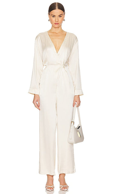 LUNYA Silk Long Sleeve Jumpsuit in White - Combinaison à manches longues en soie LUNYA en blanc - LUNYA 白色真丝长袖连身裤 - LUNYA Seiden-Langarm-Jumpsuit in Weiß - LUNYA 실크 긴팔 점프수트화이트 색상 - Tuta a maniche lunghe in seta LUNYA in bianco