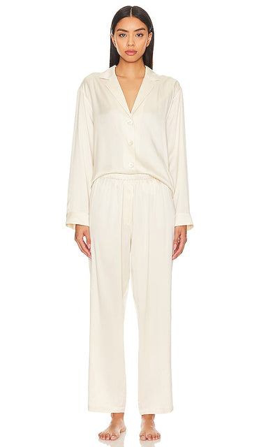LUNYA Silk Long Sleeve Pajama Pant Set in Ivory - Ensemble pyjama et pantalon à manches longues en soie LUNYA en ivoire - LUNYA 象牙色真丝长袖睡裤套装 - LUNYA Langarm-Pyjama-Hose-Set aus Seide in Elfenbein - LUNYA 실크 긴팔 파자마 팬츠 세트 (아이보리) - Set pigiama a maniche lunghe in seta LUNYA in avorio