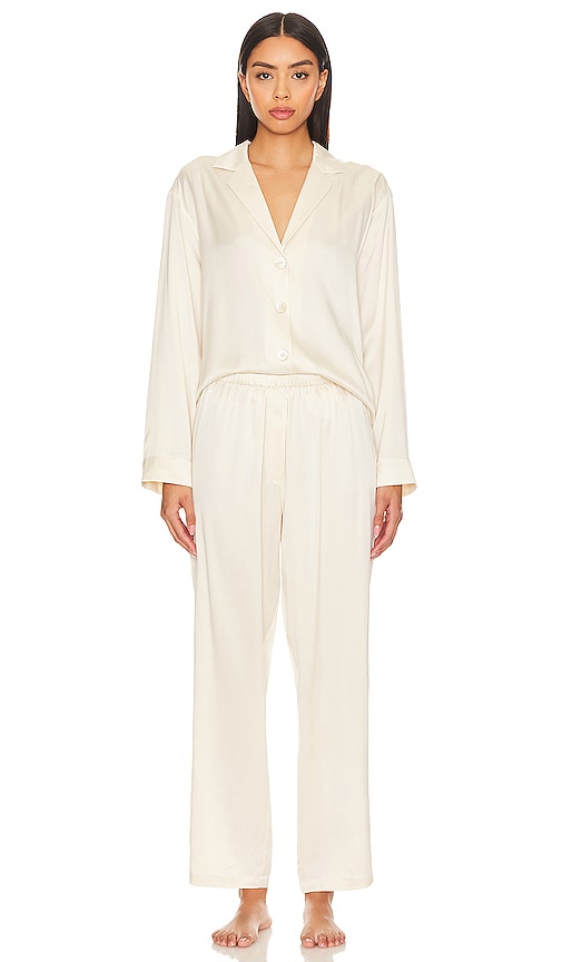 LUNYA Silk Long Sleeve Pajama Pant Set in Ivory - Ensemble pyjama et pantalon à manches longues en soie LUNYA en ivoire - LUNYA 象牙色真丝长袖睡裤套装 - LUNYA Langarm-Pyjama-Hose-Set aus Seide in Elfenbein - LUNYA 실크 긴팔 파자마 팬츠 세트 (아이보리) - Set pigiama a maniche lunghe in seta LUNYA in avorio