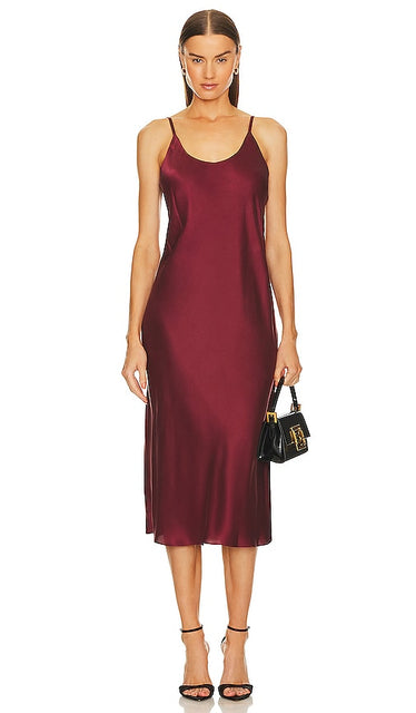 LUNYA Washable Silk Bias Slip Dress in Burgundy - Robe nuisette en biais en soie lavable LUNYA en bordeaux - LUNYA 酒红色可水洗真丝斜纹吊带连衣裙 - LUNYA Waschbares Schrägunterkleid aus Seide in Burgunderrot - LUNYA 워셔블 실크 바이어스 슬립 드레스 - Abito sottoveste in sbieco di seta lavabile LUNYA in bordeaux