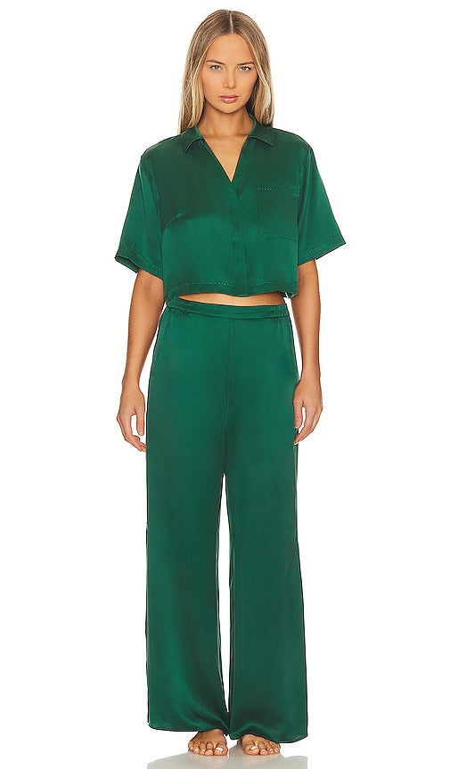 LUNYA Washable Silk High Rise Pant Set in Dark Green - Ensemble pantalon taille haute en soie lavable LUNYA en vert foncé - LUNYA 深绿色可水洗真丝高腰裤套装 - LUNYA Waschbares Seiden-Hosenset mit hohem Bund in Dunkelgrün - LUNYA 워셔블 실크 하이라이즈 팬츠 세트(다크 그린 색상) - Set di pantaloni a vita alta in seta lavabile LUNYA in verde scuro
