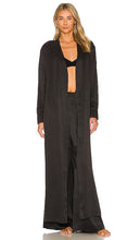 LUNYA Washable Silk Long Robe in Black - Robe longue en soie lavable LUNYA en noir - LUNYA 黑色可水洗真丝长袍 - LUNYA Waschbarer langer Seidenmantel in Schwarz - LUNYA 워셔블 실크 롱 로브블랙 색상 - Accappatoio lungo in seta lavabile LUNYA in nero