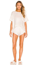 LUNYA Washable Silk Tee Set in White - Ensemble t-shirt en soie lavable LUNYA en blanc - LUNYA 白色可水洗丝绸 T 恤套装 - LUNYA Waschbares Seiden-T-Shirt-Set in Weiß - LUNYA 워셔블 실크 티셔츠 화이트 색상 - Set T-shirt in seta lavabile LUNYA in bianco