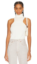 Lanston Turtleneck Racer Tank in Ivory - Débardeur de course à col roulé Lanston en ivoire - Lanston 象牙色高领赛车背心 - Lanston Rollkragen-Racer-Tanktop in Elfenbein - Lanston 터틀넥 레이서 탱크 - Canotta Racer a collo alto Lanston in avorio