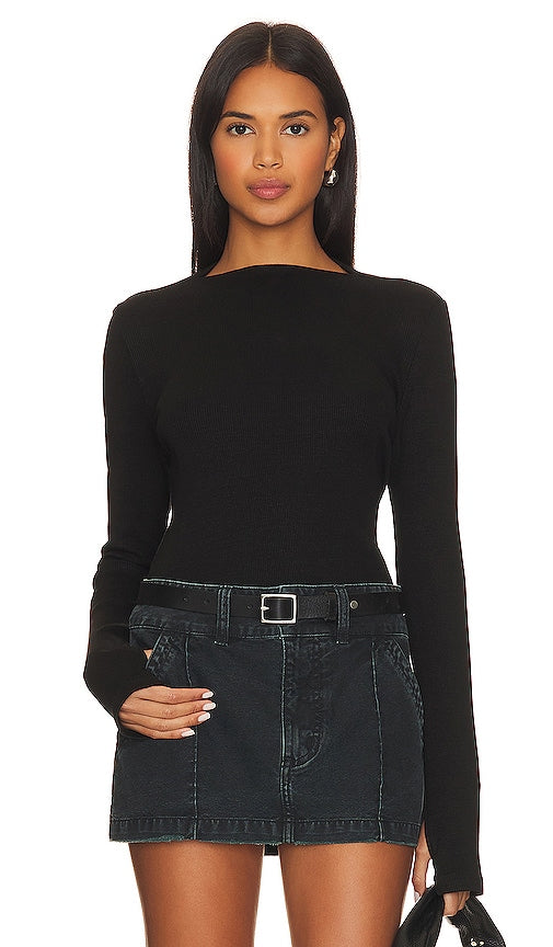 Lanston X REVOLVE Mock Neck Top With Thumbholes in Black - Lanston X REVOLVE Haut à col montant avec trous pour les pouces en Noir - Lanston X REVOLVE 黑色拇指孔小高领上衣 - Lanston X REVOLVE Stehkragen-Top mit Daumenlöchern in Schwarz - Lanston X REVOLVE 모크 넥 탑 위드 썸홀 블랙 색상 - Top Lanston X REVOLVE con collo a lupetto e fori per i pollici in nero