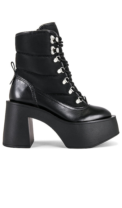 Larroude Chamonix Boot in Black - Botte Larroude Chamonix en Noir - Larroude 夏蒙尼黑色靴子 - Larroude Chamonix-Stiefel in Schwarz - Larroude 샤모니 부츠 블랙 색상 - Stivale Larroude Chamonix in nero