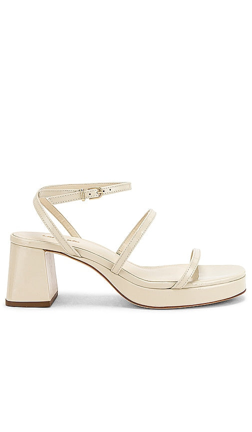 Larroude Gio Sandal in Ivory - Sandale Larroude Gio en ivoire - Larroude Gio 象牙色凉鞋 - Larroude Gio Sandale in Elfenbein - Larroude GIO 샌들 아이보리 색상 - Sandalo Larroude Gio in avorio