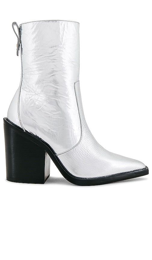 Larroude James Boot in Metallic Silver - Botte Larroude James en Argent Métallisé - 金属银色 Larroude James 靴子 - Larroude James Boot in Metallic-Silber - Larroude James 부츠 메탈릭 실버 소재 - Stivale Larroude James in argento metallizzato