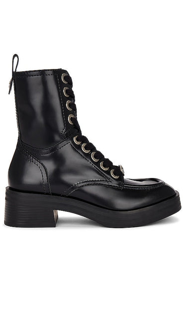 Larroude Joan Boot in Black - Botte Larroude Joan en Noir - Larroude Joan 黑色靴子 - Larroude Joan Stiefel in Schwarz - Larroude Joan 부츠 블랙 색상 - Stivale Larroude Joan in nero