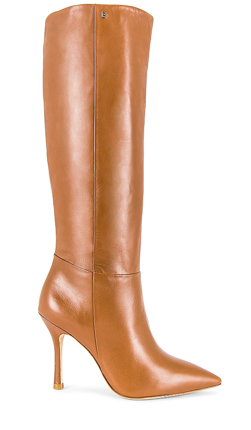 Larroude Kate Boot in Brown - Botte Larroude Kate en Marron - Larroude Kate 棕色靴子 - Larroude Kate Stiefel in Braun - Larroude 케이트 부츠 브라운 색상 - Stivaletto Kate Larroude in marrone