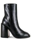 Larroude Mini Ricky Boot in Black - Botte Larroude Mini Ricky en Noir - Larroude 黑色迷你 Ricky 靴子 - Larroude Mini Ricky Stiefel in Schwarz - Larroude 미니 리키 부츠블랙 색상 - Stivale Mini Ricky Larroude in nero