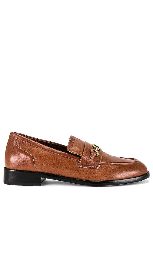 Larroude Patricia Loafer in Brown - Larroude Patricia Mocassin en Marron - Larroude Patricia 棕色乐福鞋 - Larroude Patricia Loafer in Braun - Larroude Patricia 로퍼 브라운 색상 - Mocassino Larroude Patricia in marrone