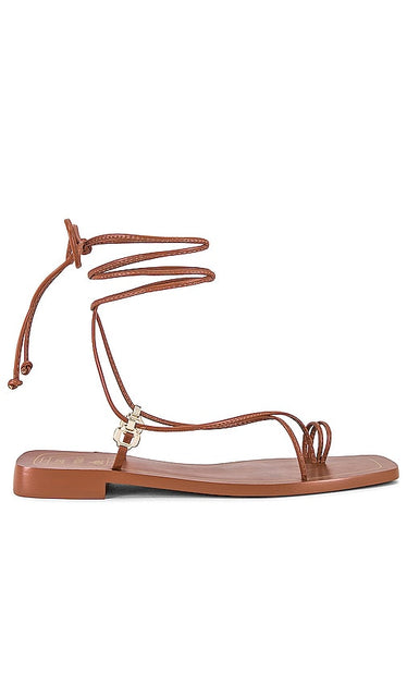 Larroude Portofino Flat Sandal in Brown - Sandale plate Larroude Portofino en marron - Larroude Portofino 棕色平底凉鞋 - Flache Larroude Portofino Sandale in Braun - Larroude Portofino 플랫 샌들브라운 색상 - Sandalo piatto Larroude Portofino in marrone